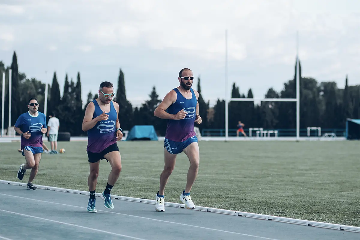 Corredores en las pistas del Estadio Municipal de Atletismo de Albacete