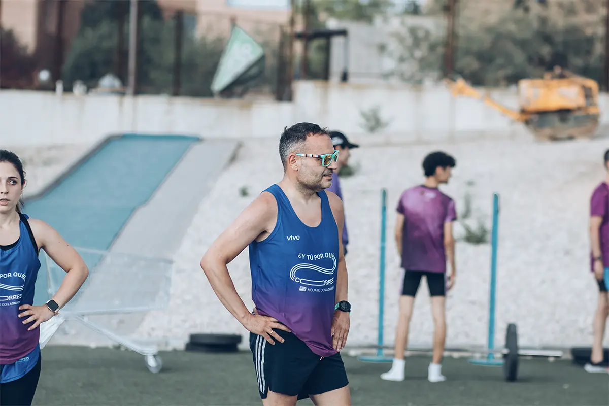 Un atleta espera la salida en el Estadio Municipal de Atletismo de Albacete