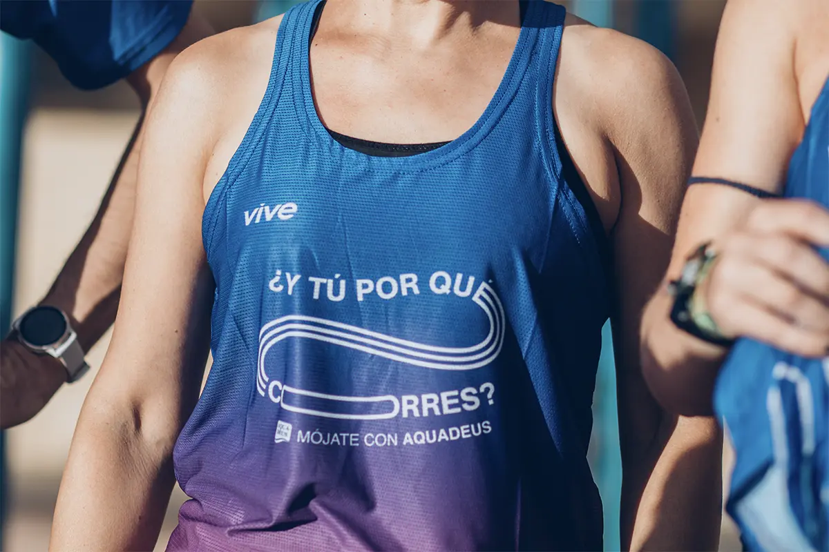 Equipaciones de Mójate con Aquadeus entregadas en las Pistas de Atletismo de Albacete