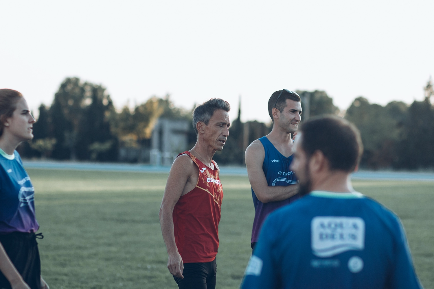 Severino Felipe charla con todos los atletas de la Iniciativa Mojate con Aquadeus